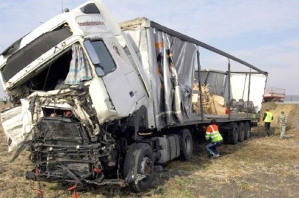 Carnagiu în Ungaria: 14 români au murit striviţi într-un microbuz